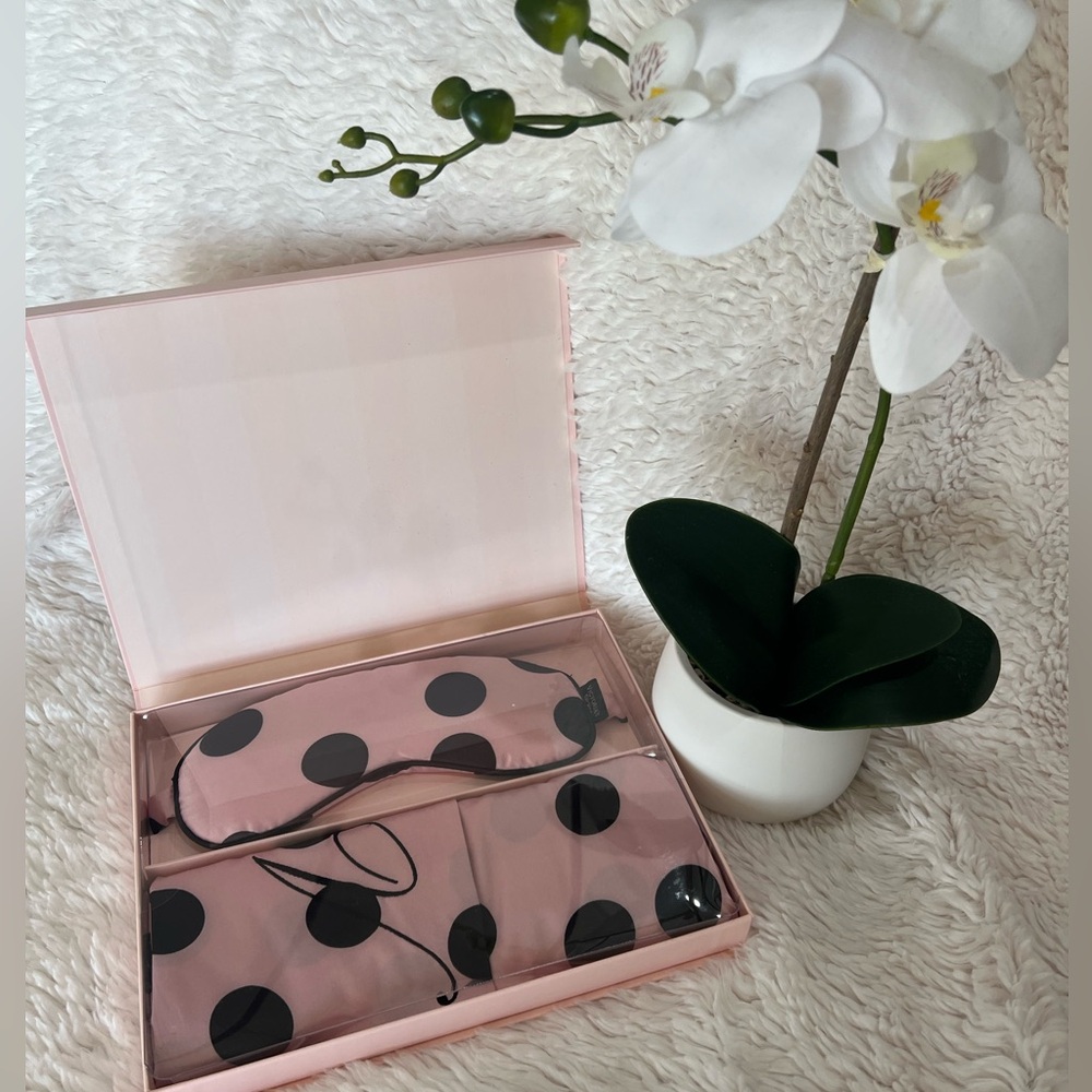 Victoria’s SECRET eye mask & pillowcase set
